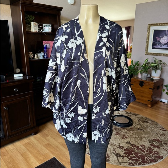 Paraphrase silky blue & white short sleeve cardigan-size L - Picture 5 of 9